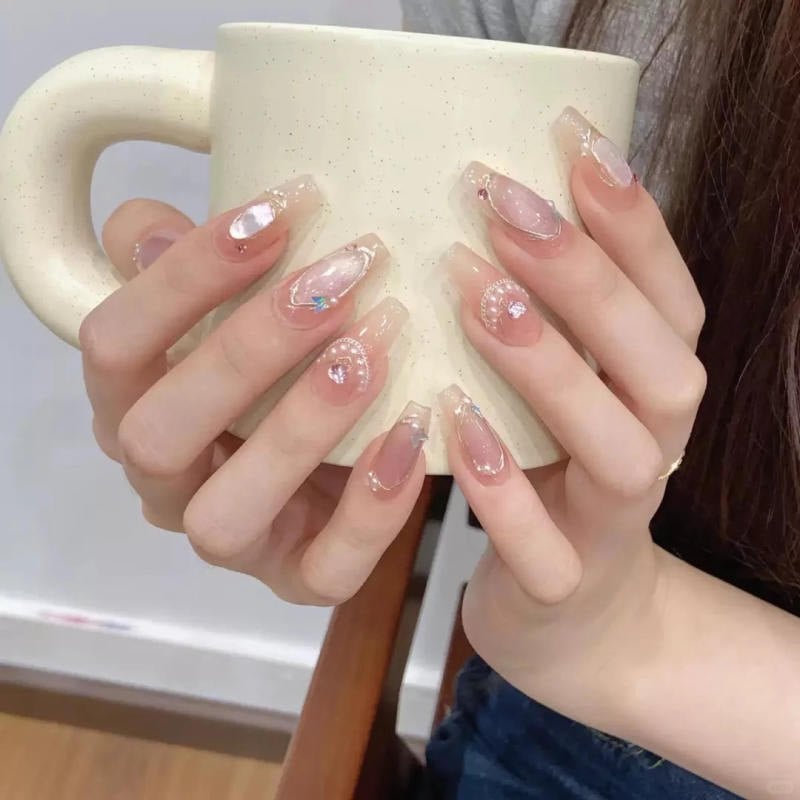 Hướng dẫn cách tạo form móng tay hình thang tại nhà và lưu ý tại salon