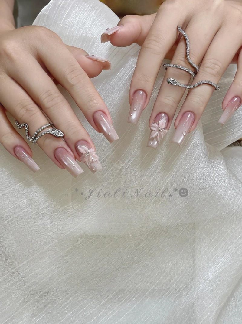 Mẫu móng tay hình thang mắt mèo