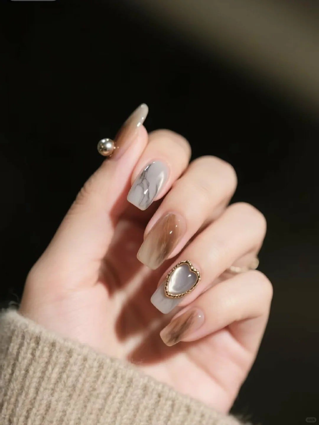 Mẫu móng tay hình thang vân đá