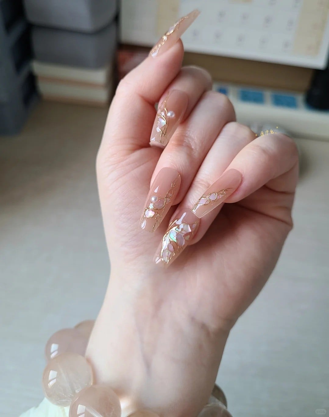 Mẫu móng tay hình thang phủ nhũ