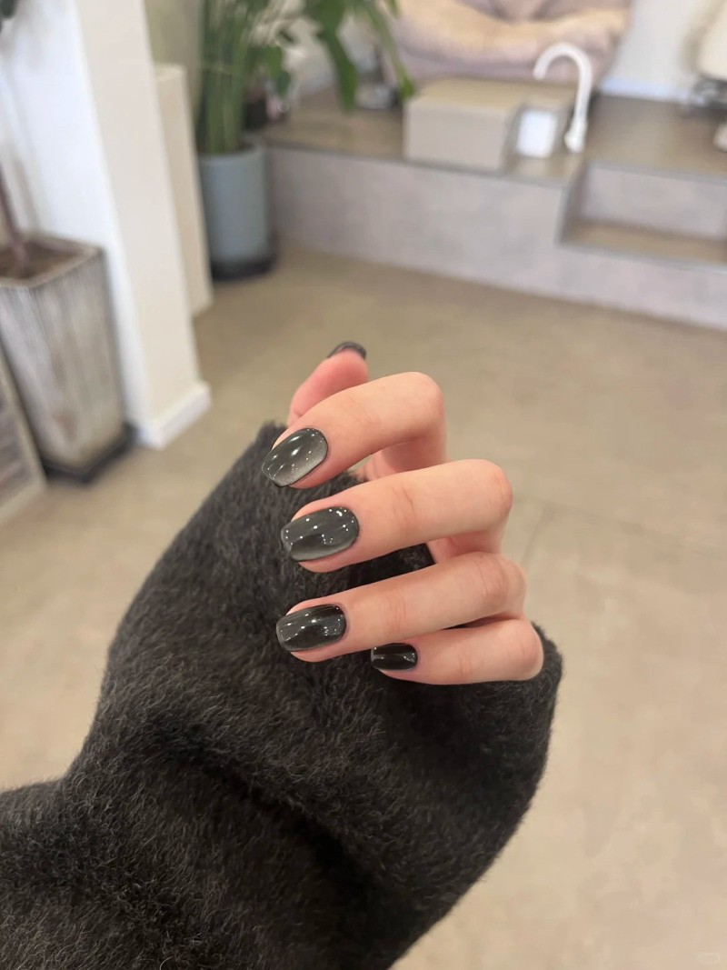 mẫu nail màu đen sang chảnh