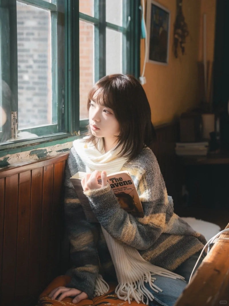 cách tạo dáng chụp ảnh ở quán cafe