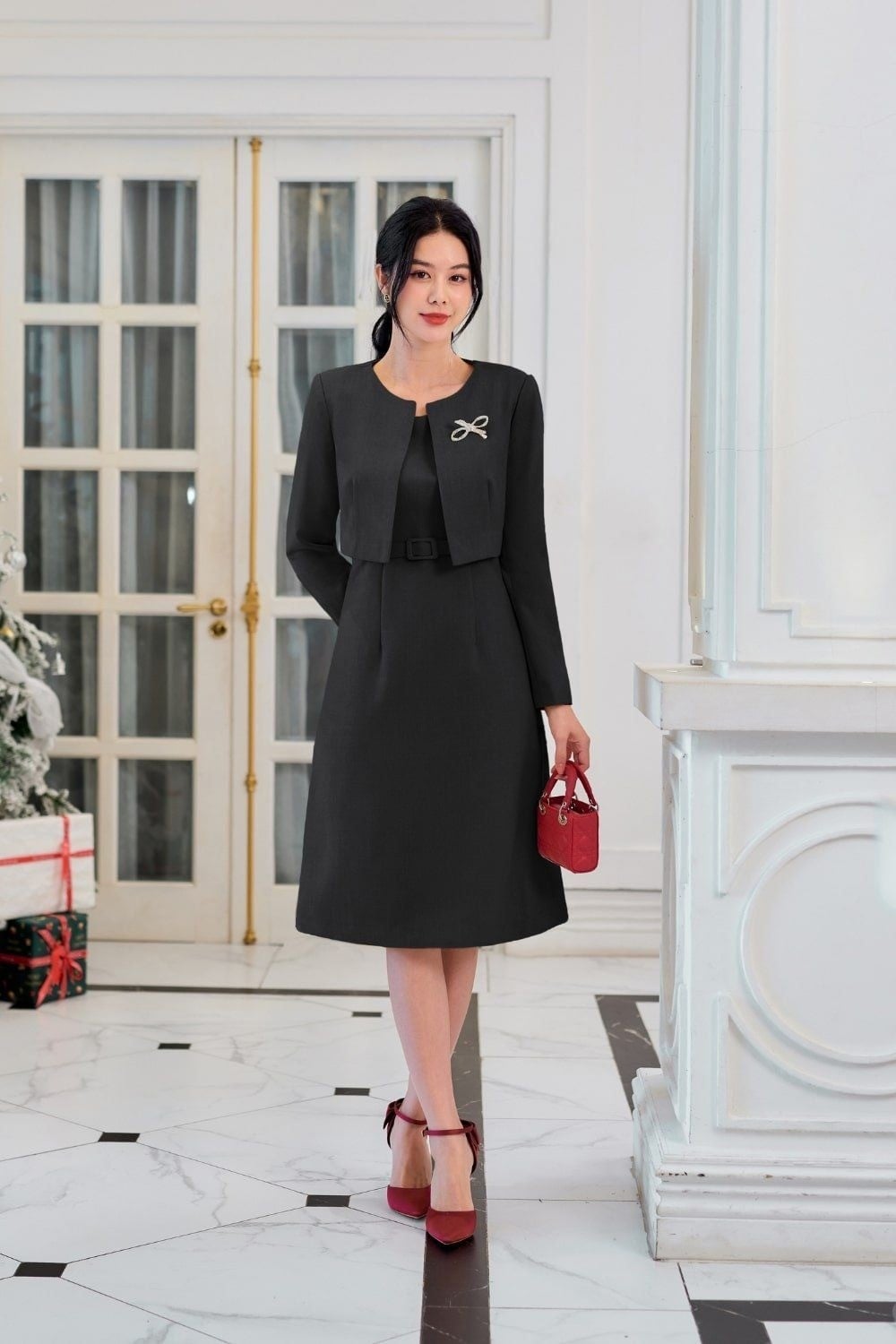 Set đầm liền và áo khoác lửng dạ tweed đen sang trọng