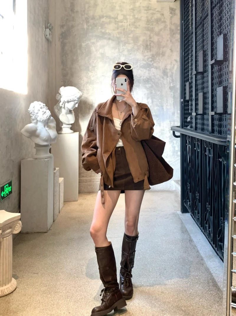 Áo khoác da lộn mix áo dây trắng và chân váy nhung tăm (corduroy)