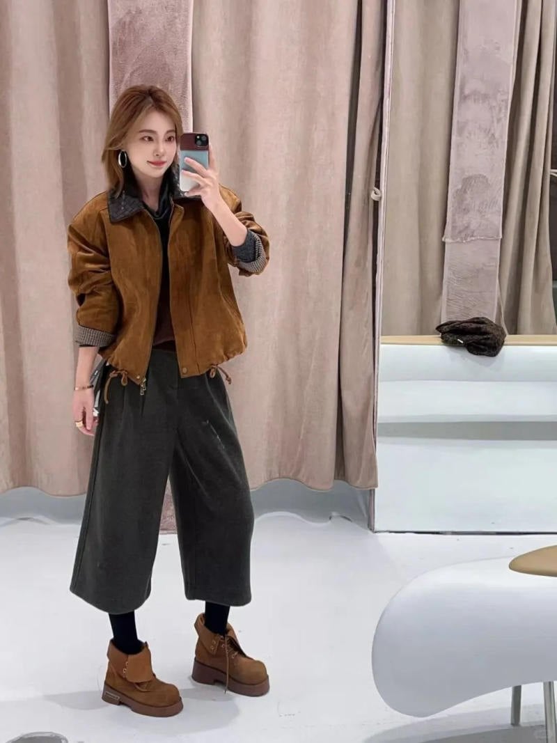 Áo khoác da lộn cổ bẻ mix quần ống rộng lửng (Culottes) và boots