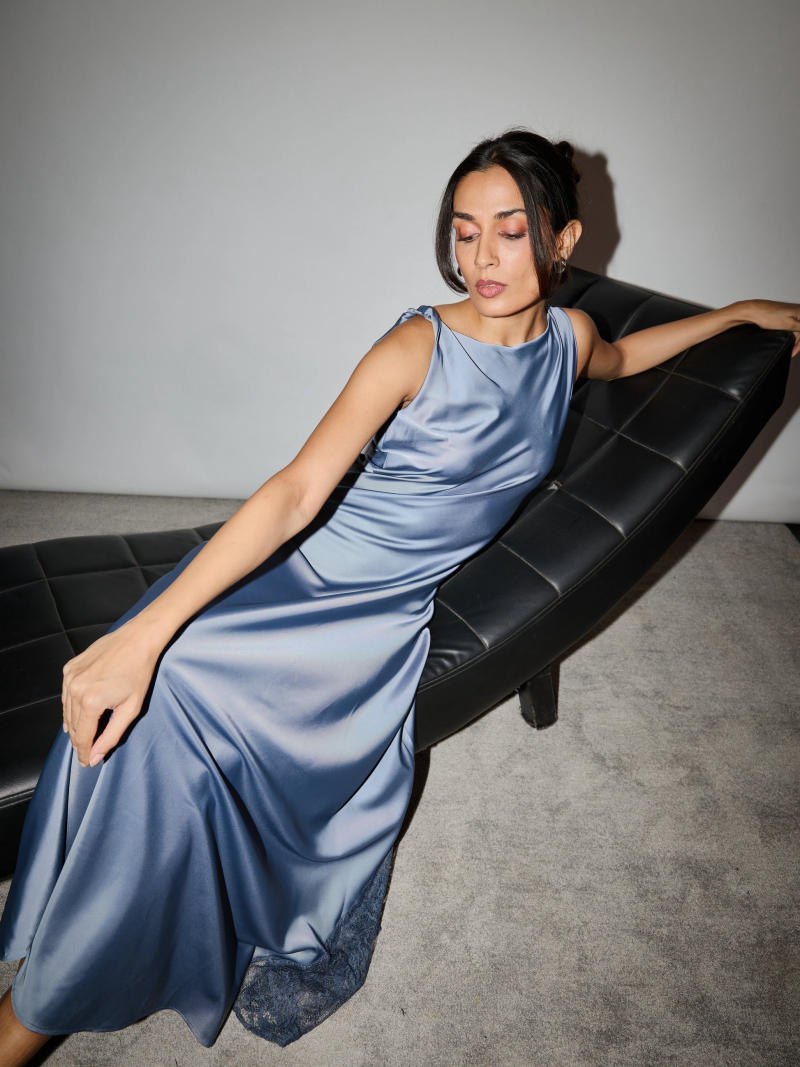 Sang Trọng Tiệc Tối Cùng Giày Cao Gót Và Trang Sức Statement