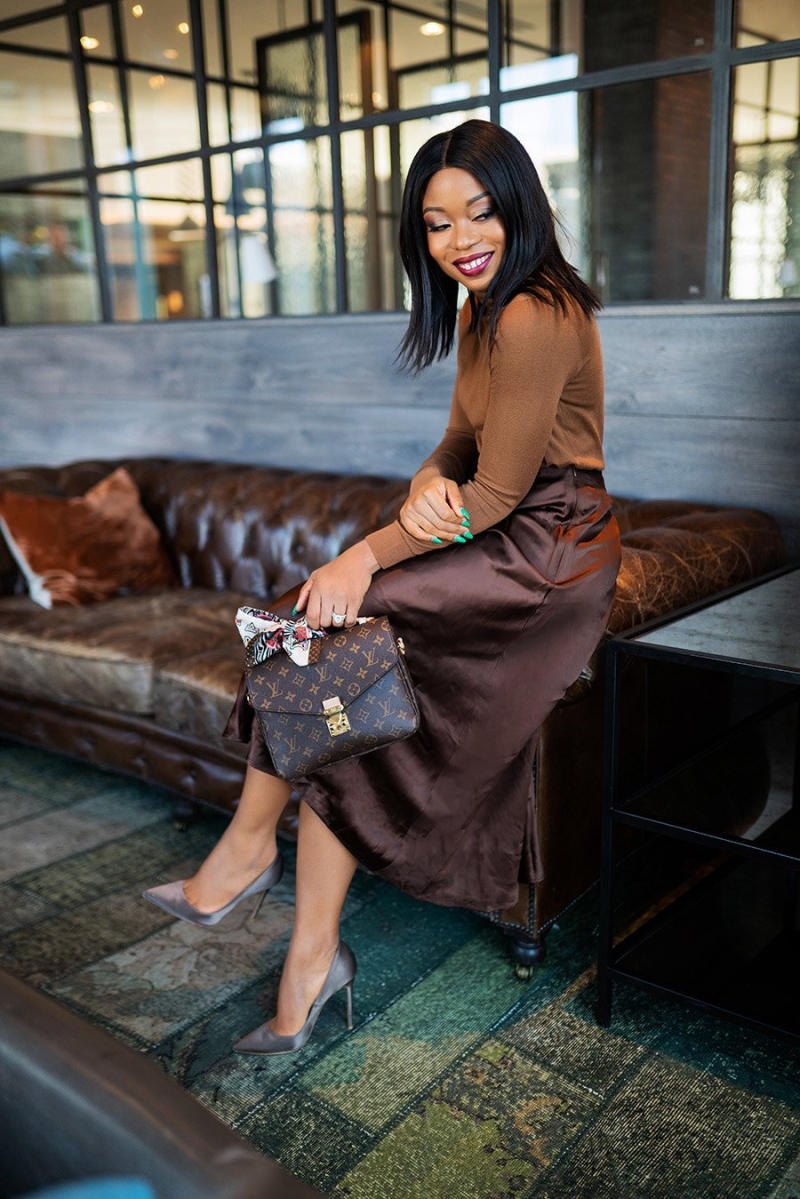 Biến Váy Thành Chân Váy Với Áo Len Oversized