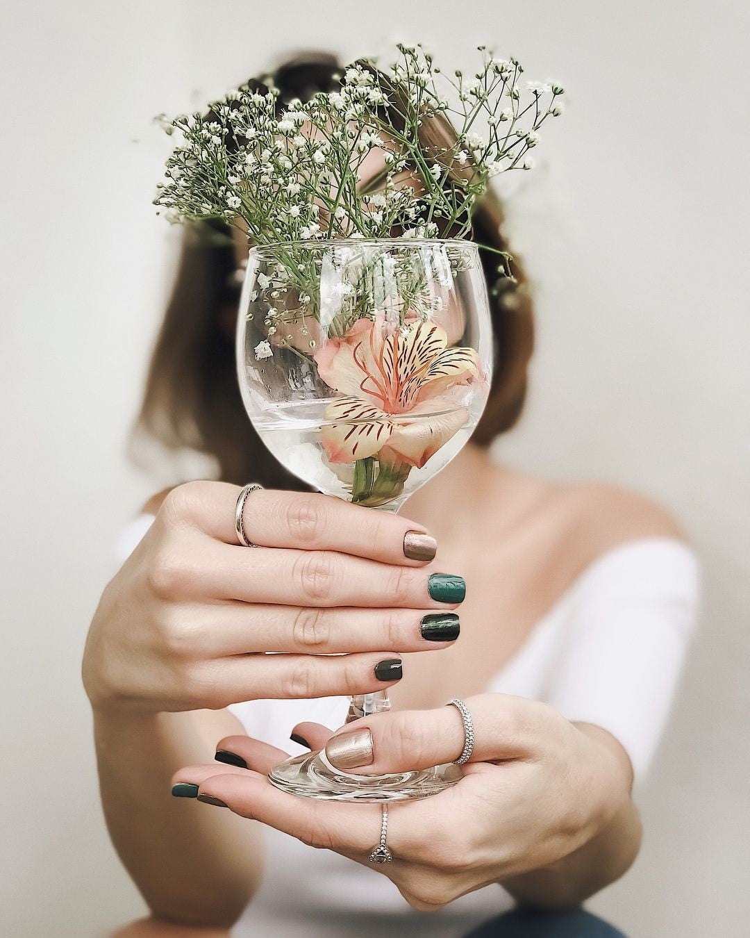 Sơn móng tay lột H&M