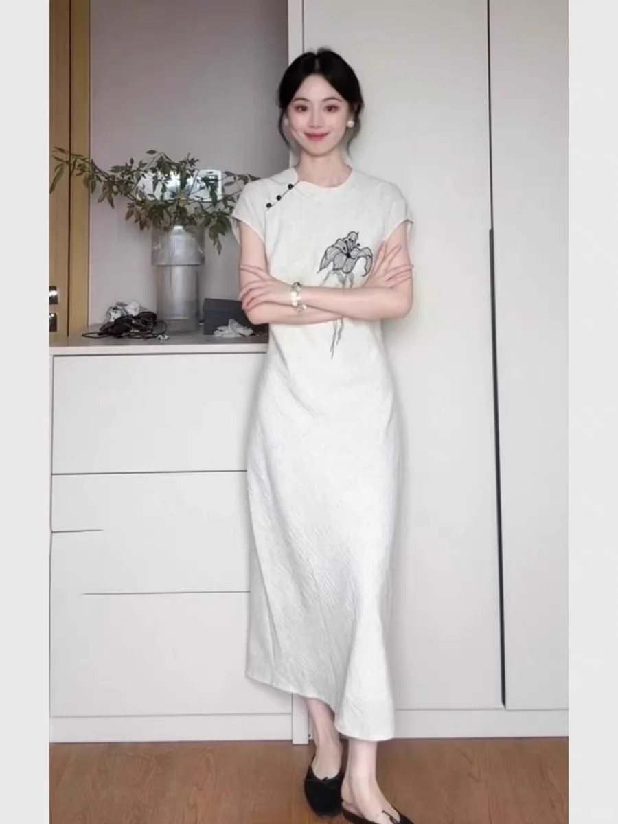 Sườn xám không cổ xòe vạt