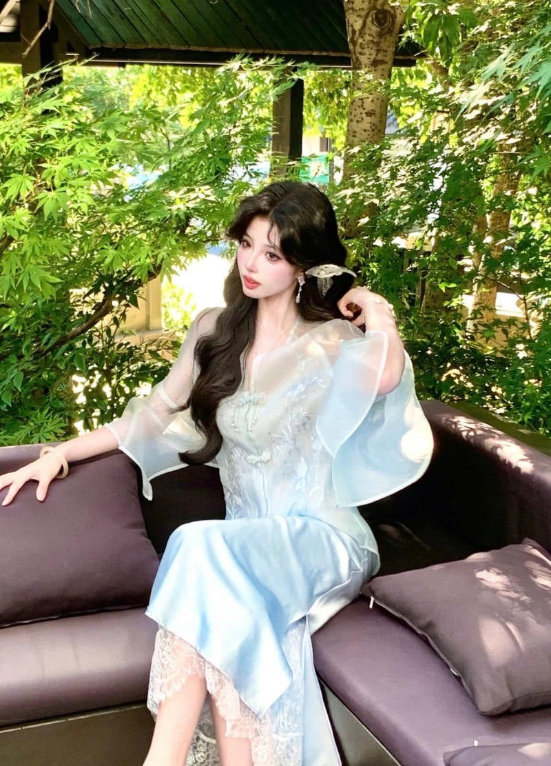 Sườn xám cách tân phối voan tay cánh tiên màu xanh da trời