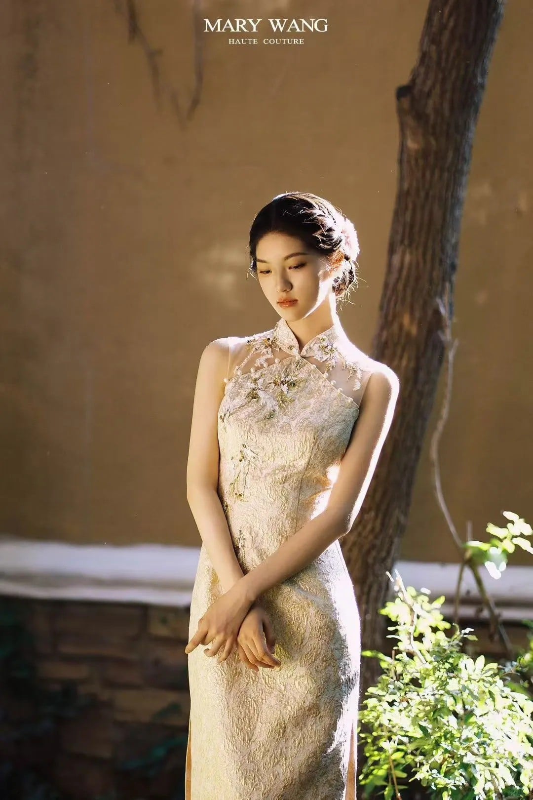 Sườn xám vải gấm cúc ngọc