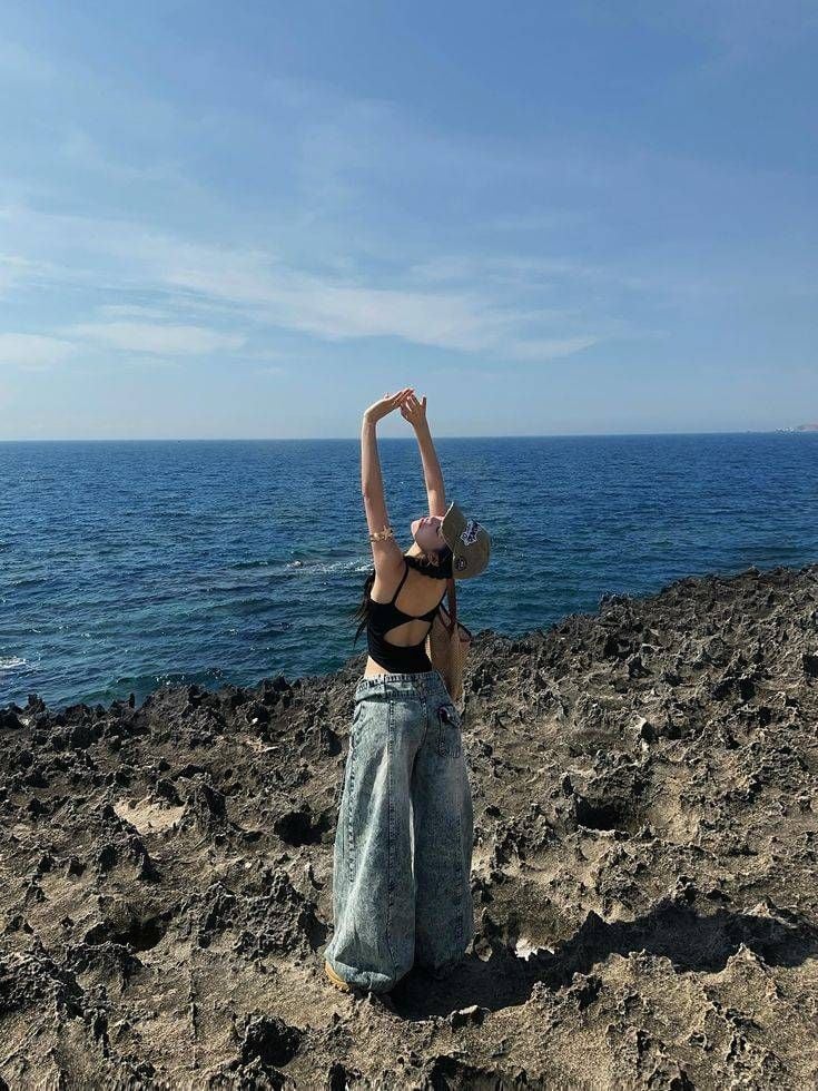 ảnh đi biển chụp sau lưng