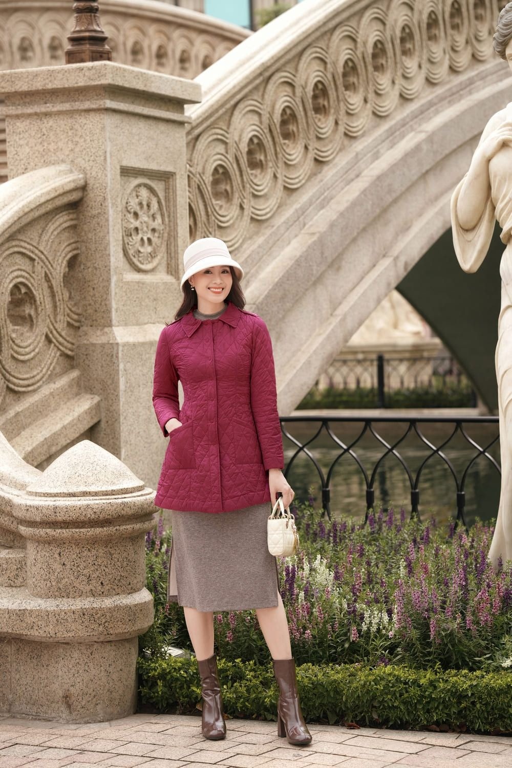 Boot đen cổ thấp và đầm len ôm