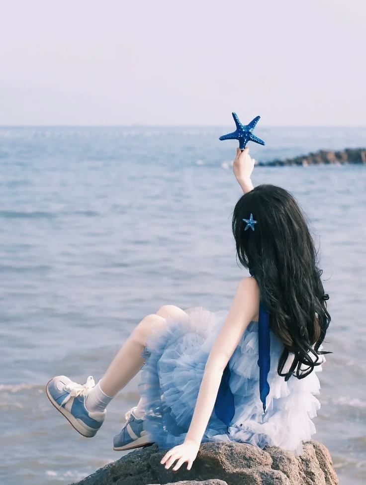 ảnh đi biển chụp sau lưng