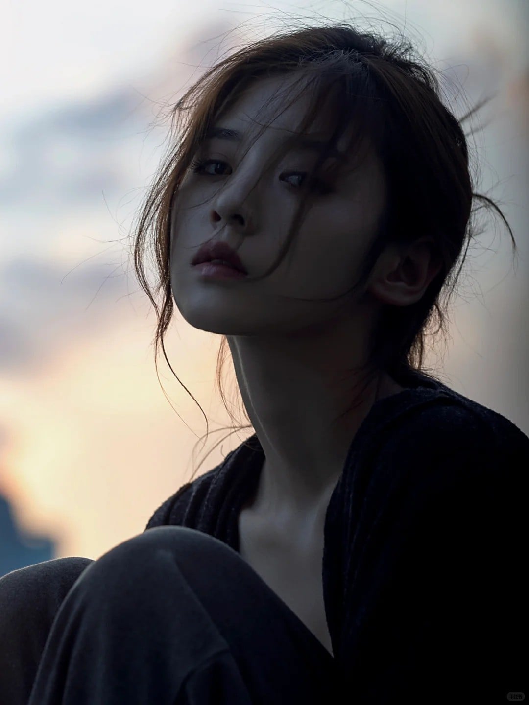 16. Ánh mắt đối diện đầy tự sự