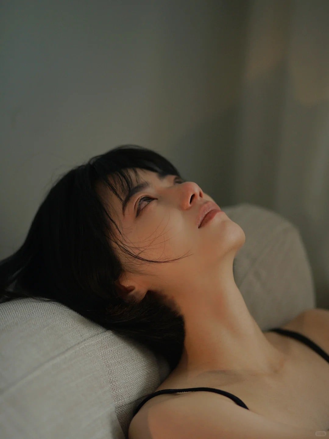 2. Ngả đầu mệt mỏi, buông lơi