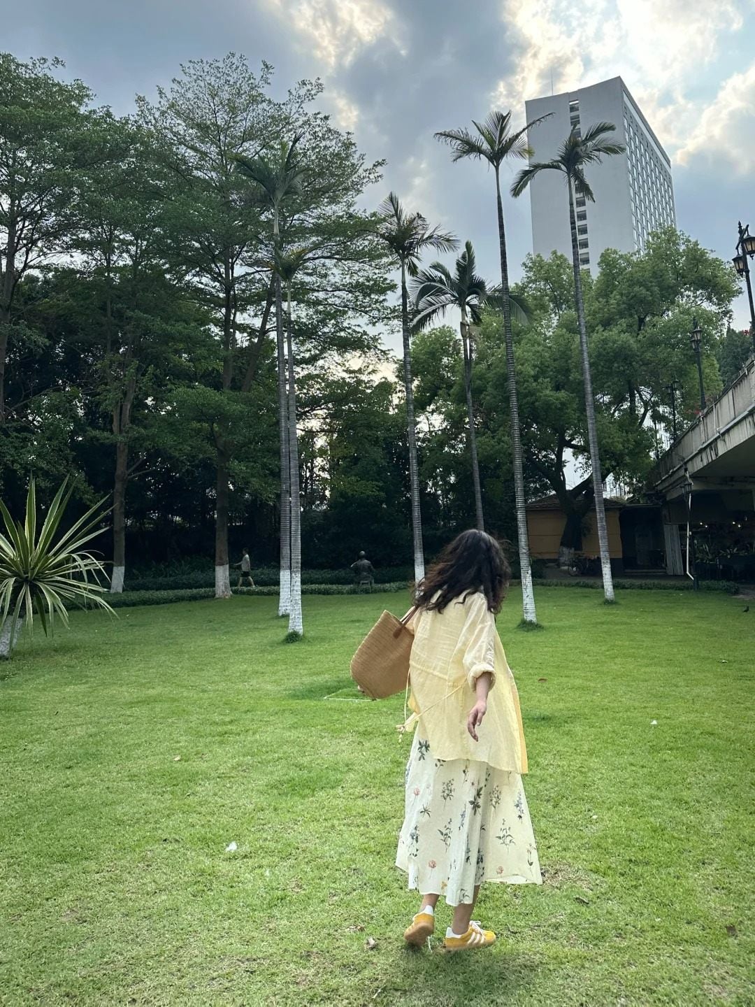 Chuyển động tự nhiên đầy khí chất