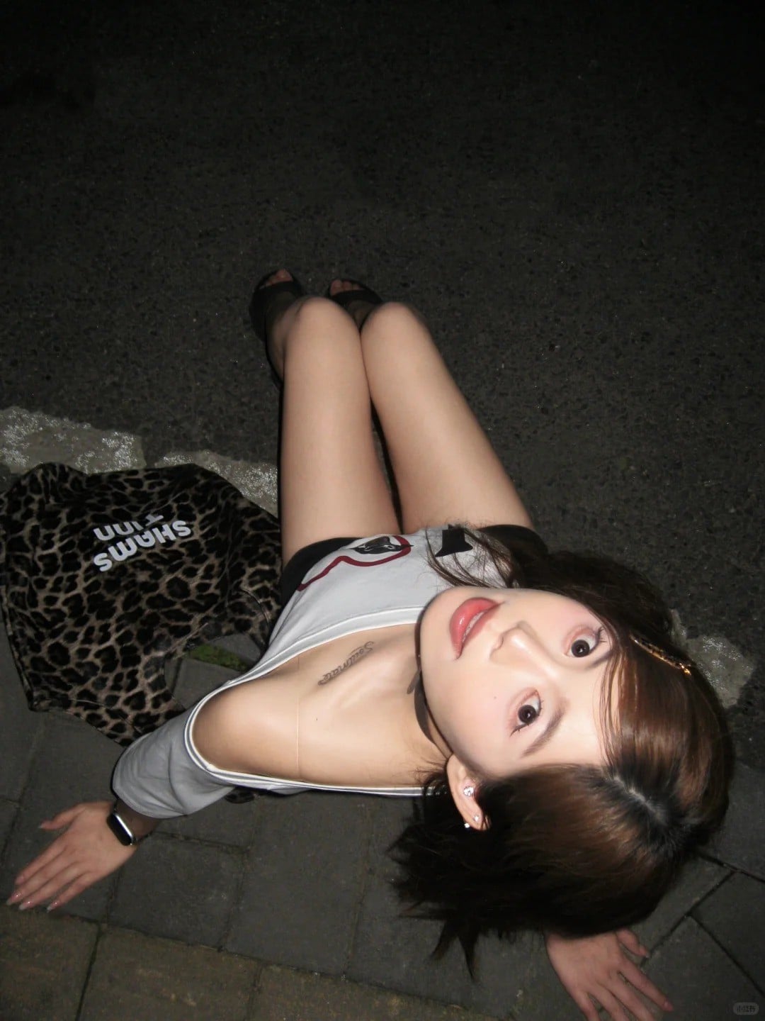 tạo dáng chụp ảnh vớiđèn slash