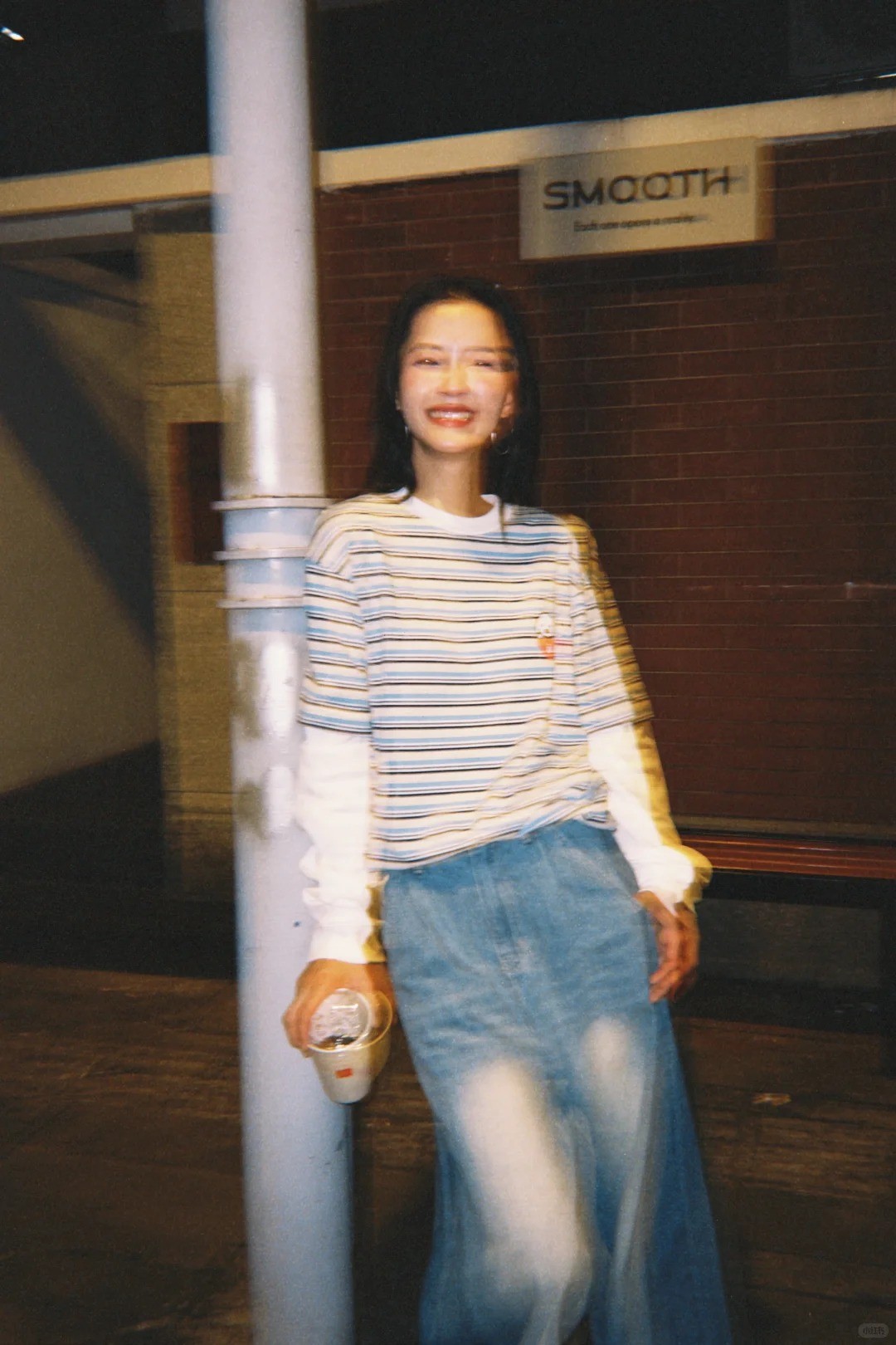 tạo dáng chụp ảnh vớiđèn slash