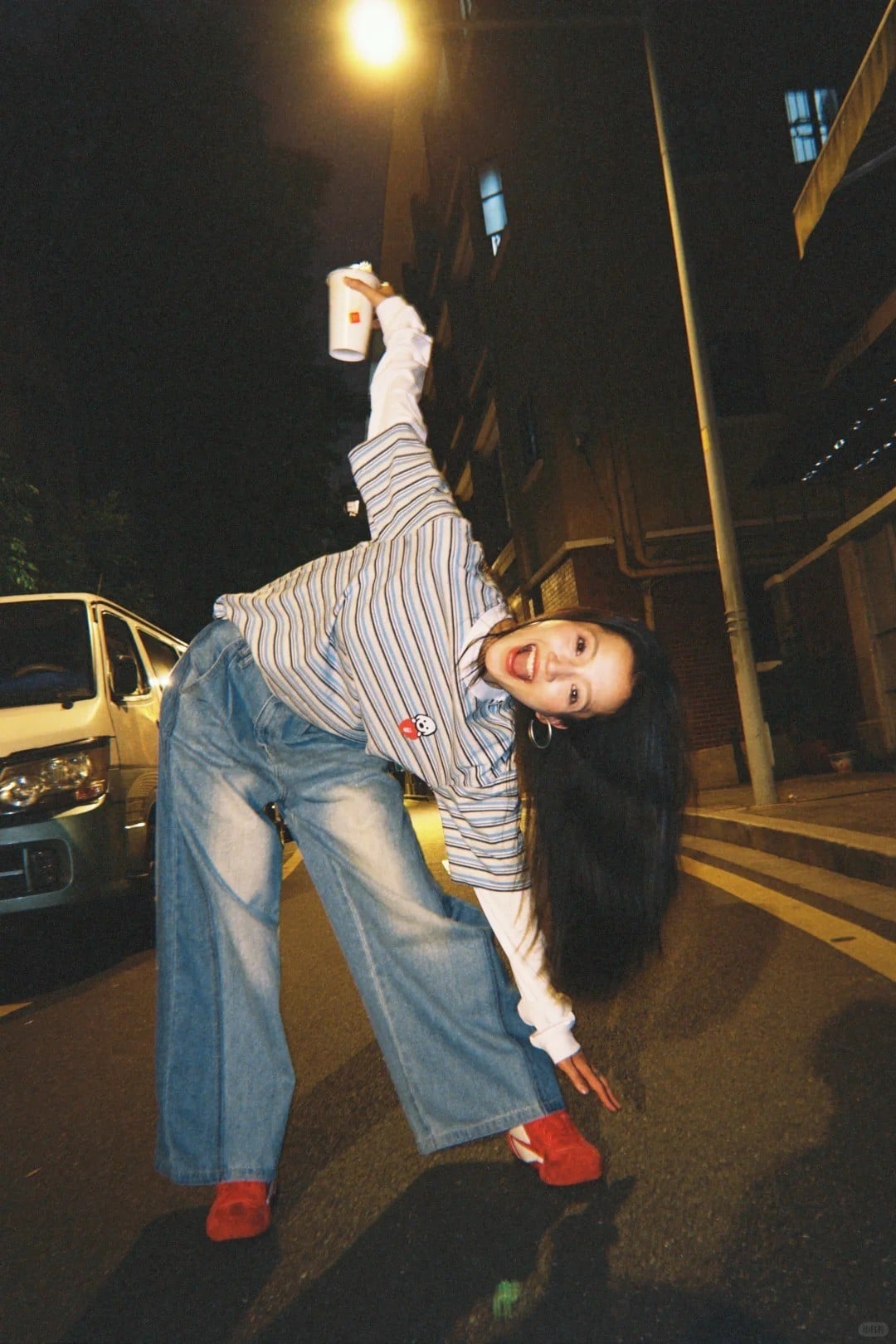 tạo dáng chụp ảnh vớiđèn slash