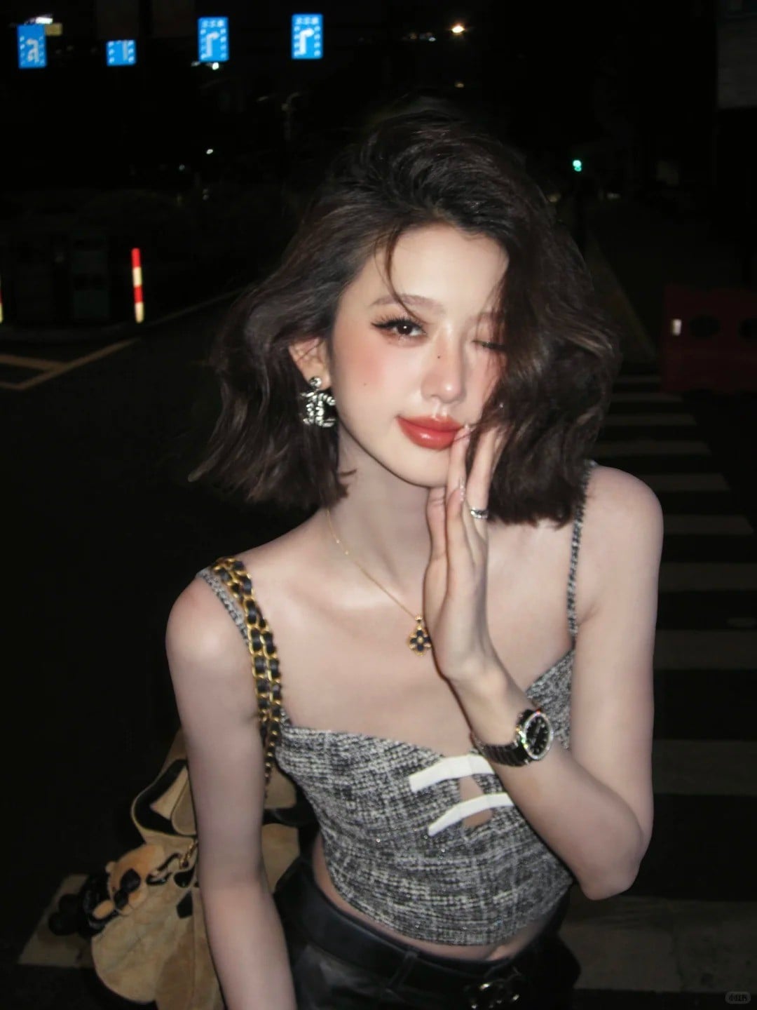 tạo dáng chụp ảnh vớiđèn slash