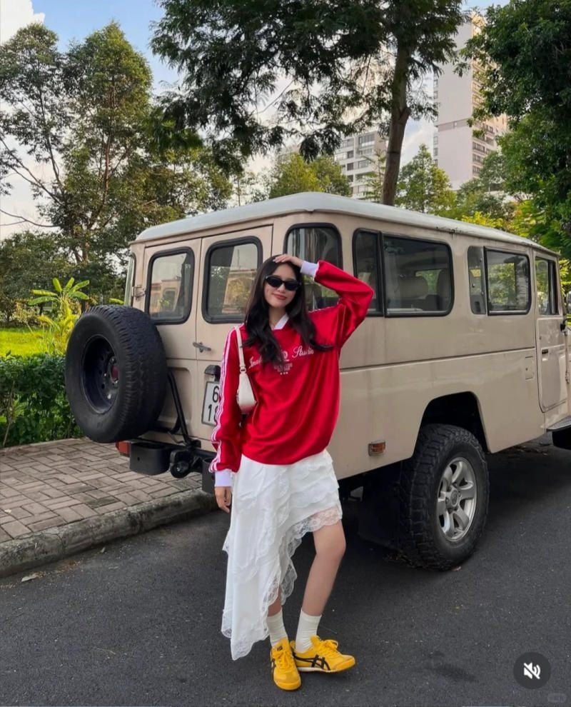 Che mặt hoặc tương tác với ánh nắng