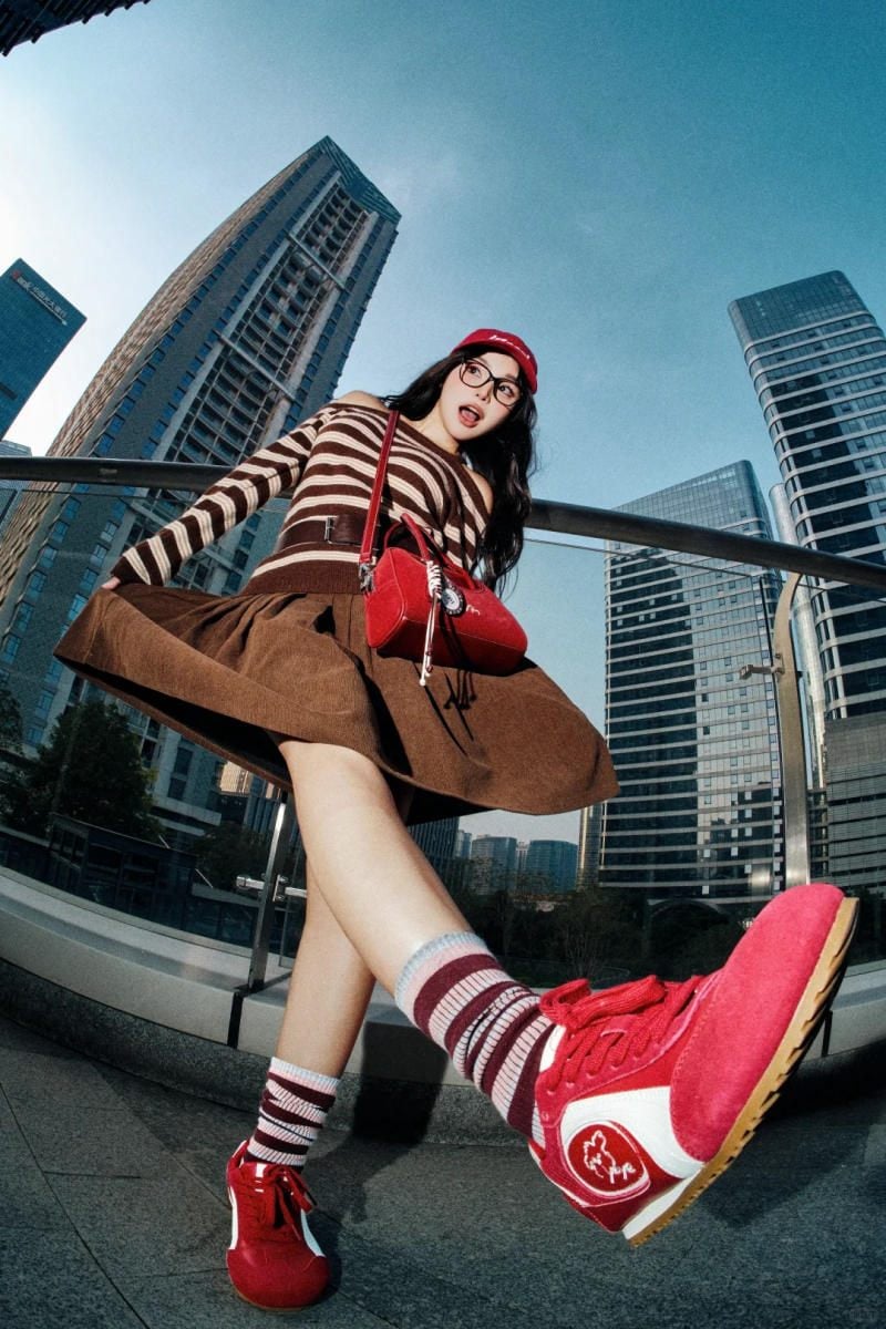 Góc kính mắt cá đá chân tinh nghịch