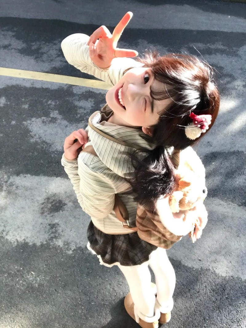 Góc chụp từ trên cao (High Angle) dễ thương