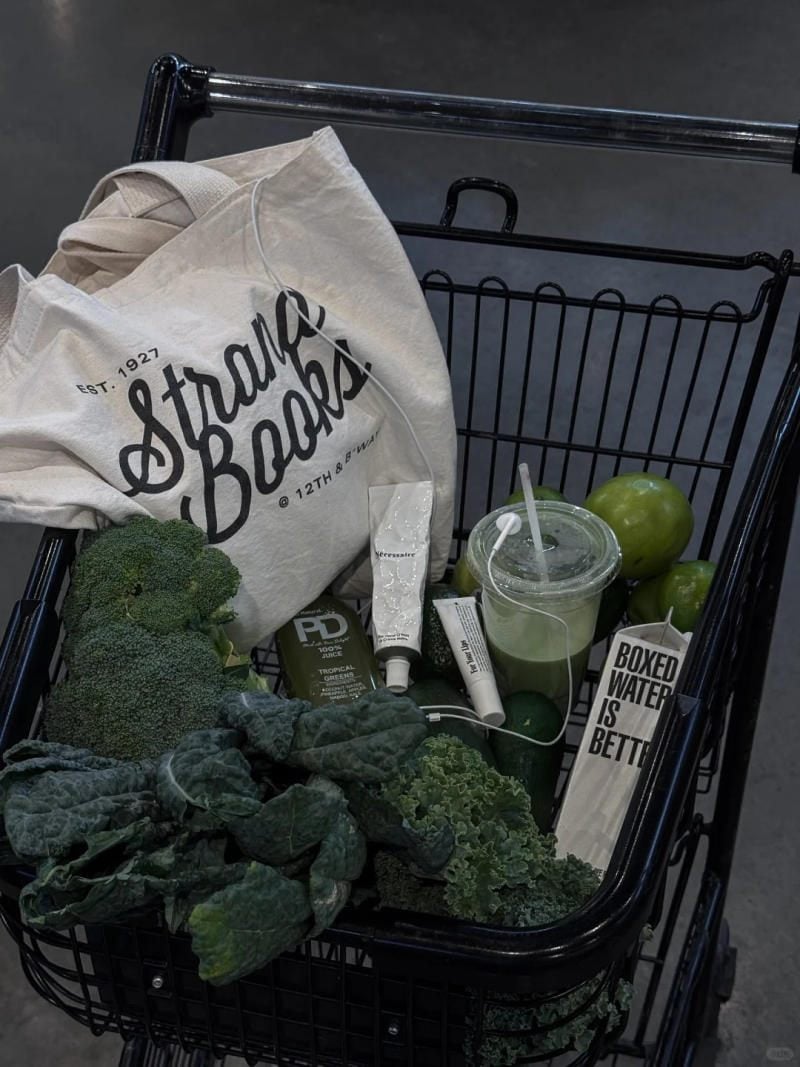 18. Flatlay nghệ thuật trong xe đẩy