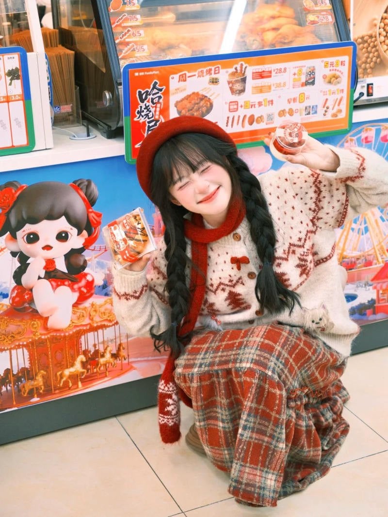 13. Ngồi xổm đáng yêu cùng món tráng miệng