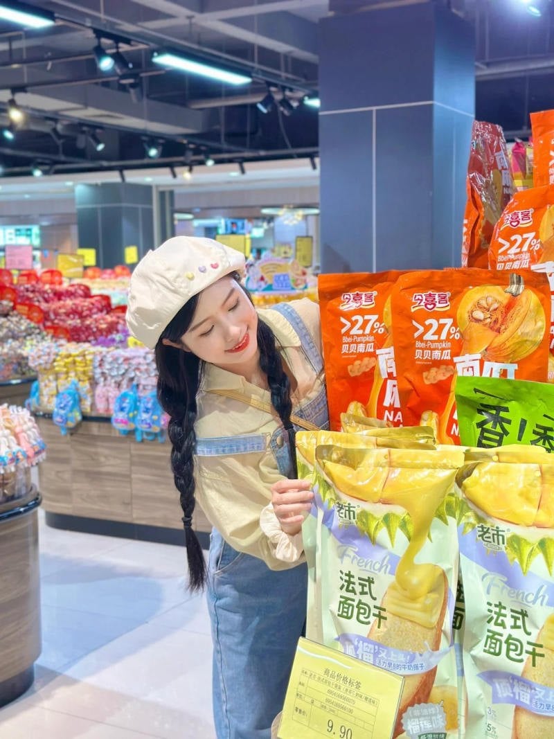 10. Say sưa chọn đồ