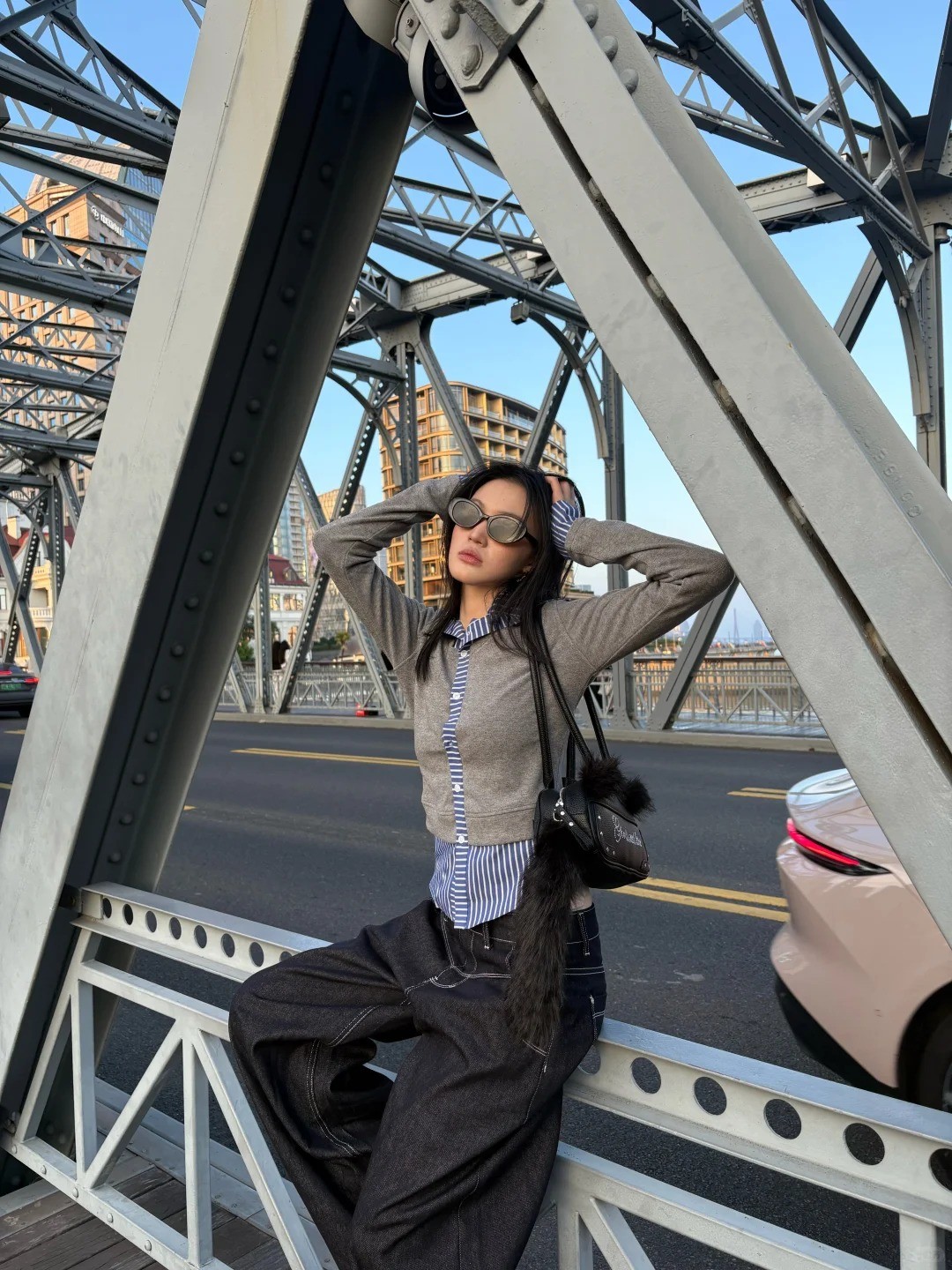 cách tạo dáng chụp ảnh trên cầu