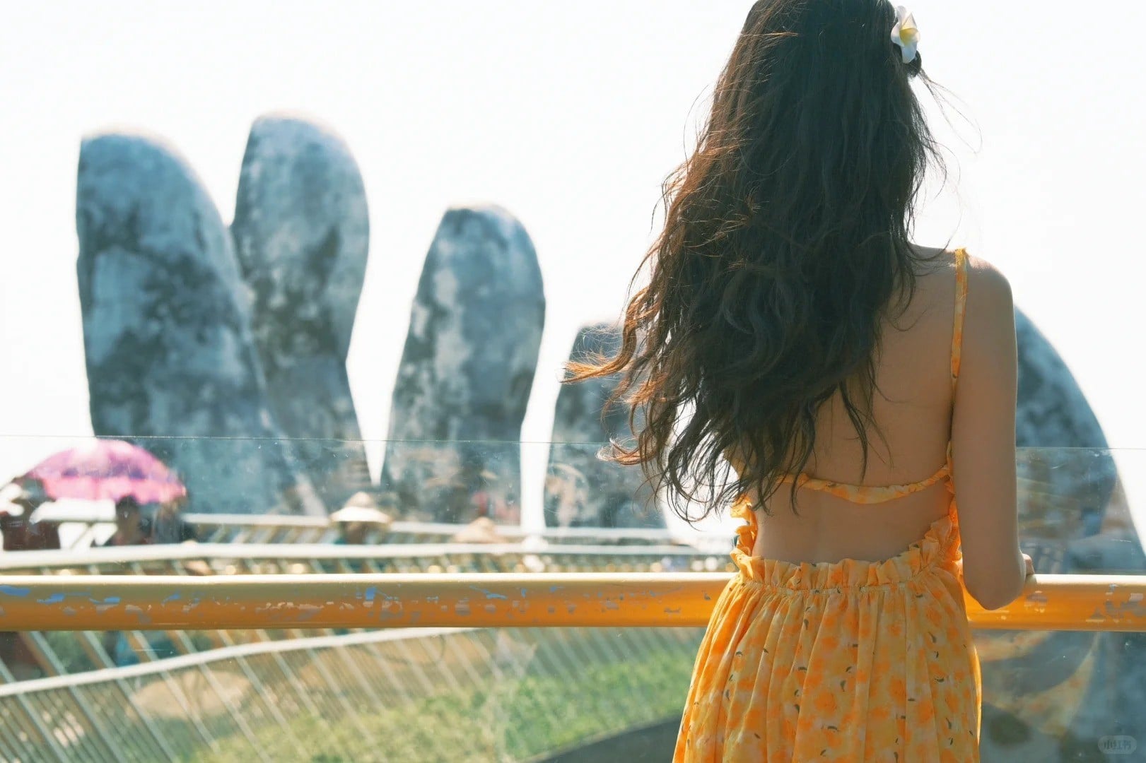 cách tạo dáng chụp ảnh trên cầu