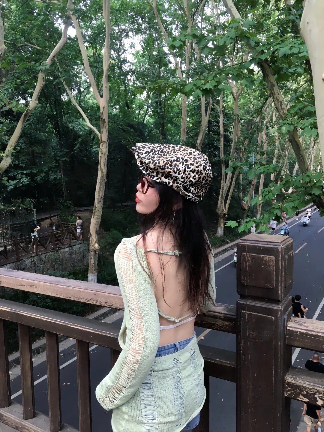 cách tạo dáng chụp ảnh trên cầu