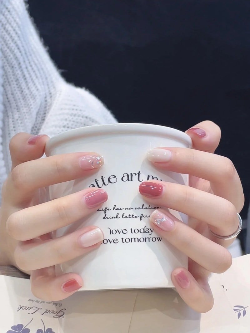 mệnh thổ sơn móng tay màu gì