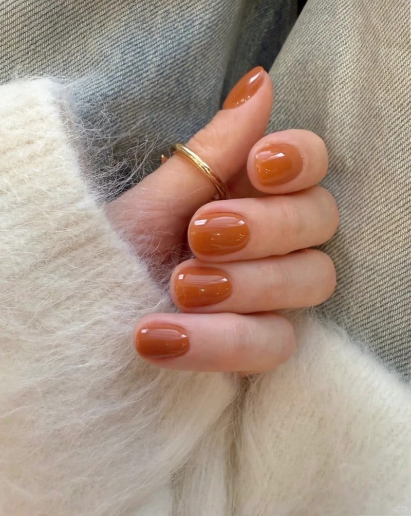 mệnh thổ sơn móng tay màu gì