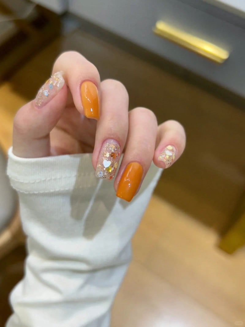 mệnh thổ sơn móng tay màu gì