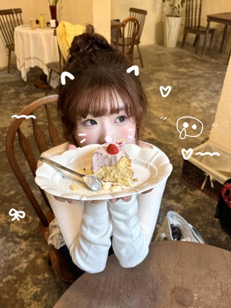 Nấp sau miếng bánh ngọt ngào