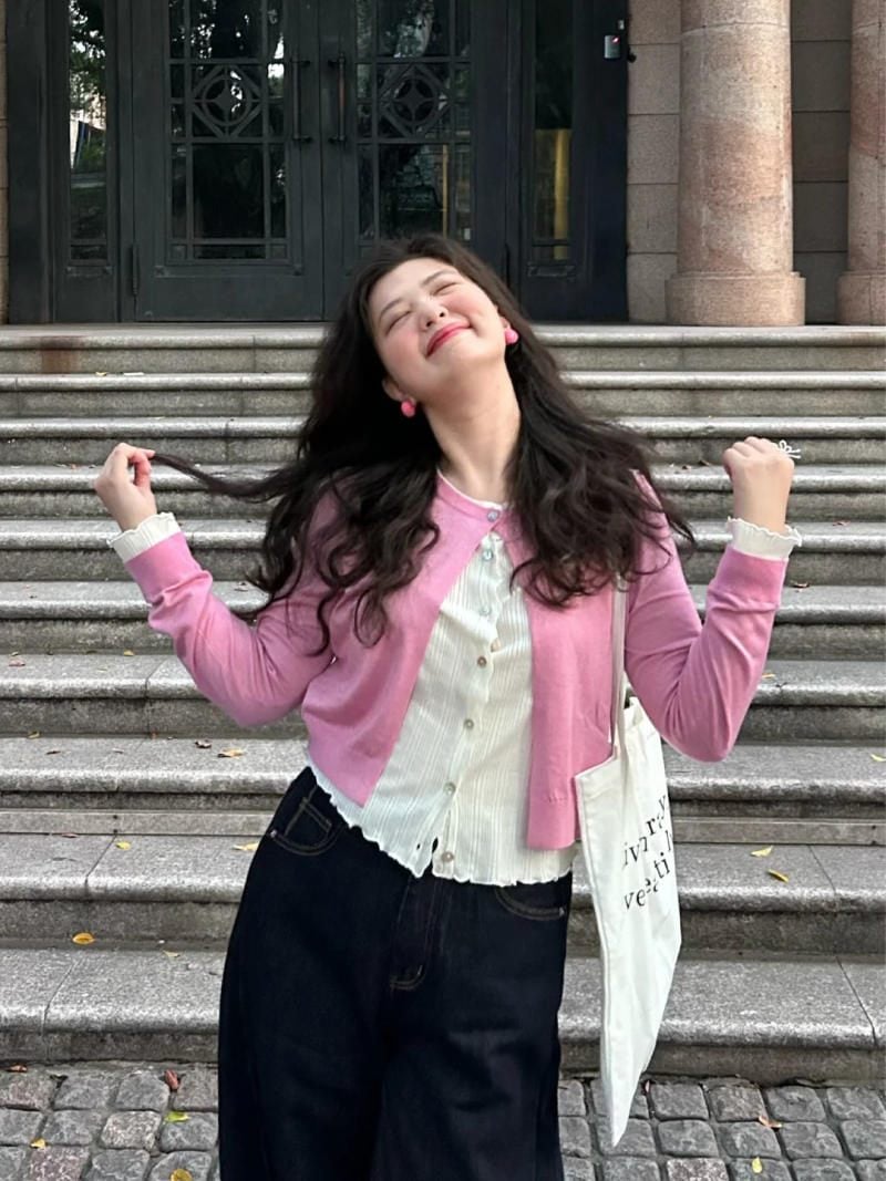 Không bao giờ ép sát tay vào cơ thể