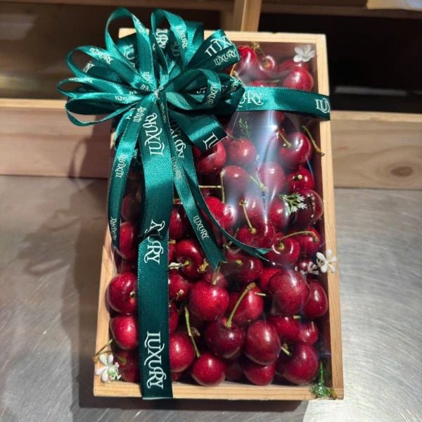 Cherry – Quà Tặng 8/3 Xứng Tầm Cho Người Phụ Nữ Bạn Trân Quý Hộp gỗ cherry