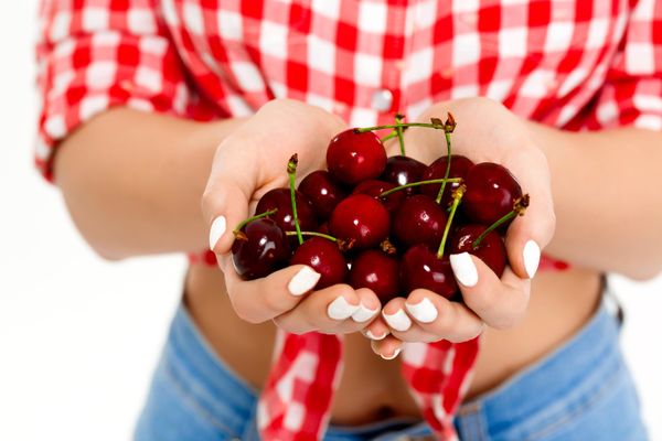 Lợi ích của những trái Cherry Mỹ đối với sức khỏe Ăn cherry mỗi ngày giúp làn da luôn rạng rỡ và căng mịn dưới nắng hè