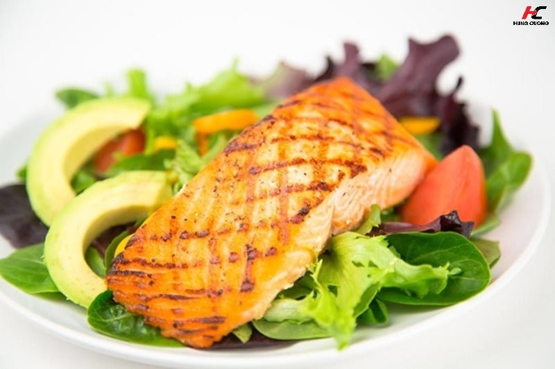 Salad cá hồi áp chảo