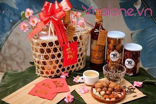 ra mắt nhà người yêu nên mua gì? đặc sản