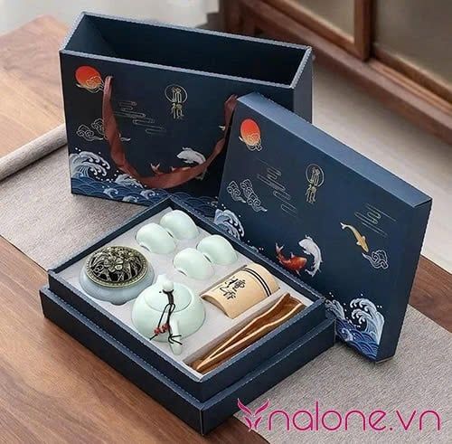 ra mắt nhà người yêu nên mua gì? bộ quà ấm trà