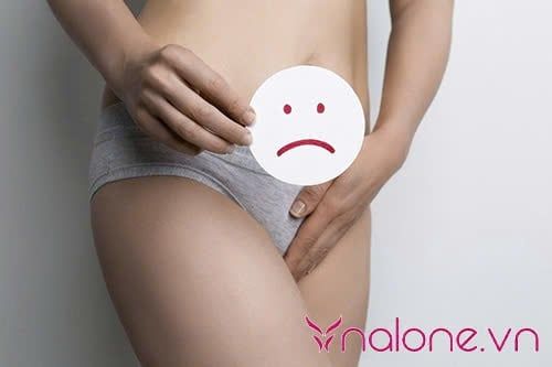 triệu chứng bất thường ở môi bé là gì