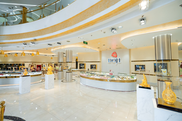 Khách hàng có thể tận hưởng không gian mua sắm đẳng cấp tại DOJI
