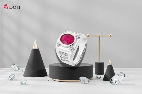 Nhẫn vàng trắng 18K gắn đá ruby DOJI là lựa chọn lý tưởng cho quý ông mệnh Hỏa, Thổ giúp thu hút thịnh vượng