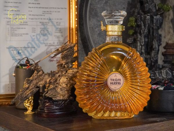Cách sử dụng rượu trầm hương hiệu quả, tối ưu công dụng