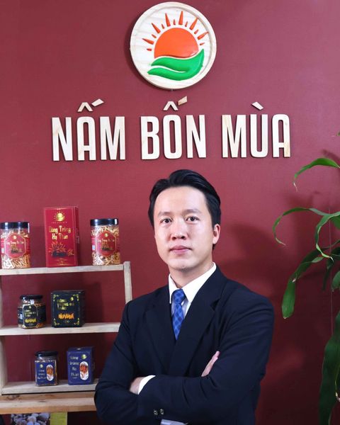 Nguyen Kim Tien la giam doc Ban quan ly Lang nam Bon Mua