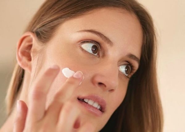 Lưu ý khi dưỡng ẩm da khô mùa thu